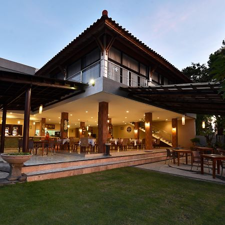 ปูริ ซารอน บารูนา บีช คอทเทจ Hotel โลวินา ภายนอก รูปภาพ